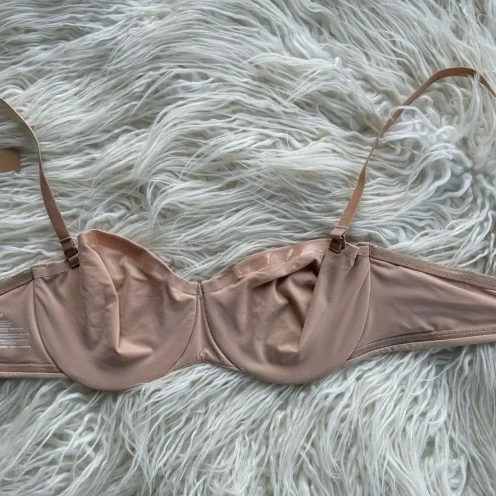 Skims Smoothing Intimates Strapless Bra Clay Size 32C